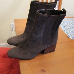 new BLONDO BROWN SUEDE BOOTS WITH FABRIC STRETCH super cute SIZE 9